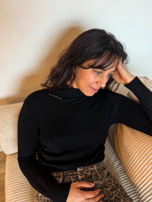 Top BYRSA à Col Droit – Noir